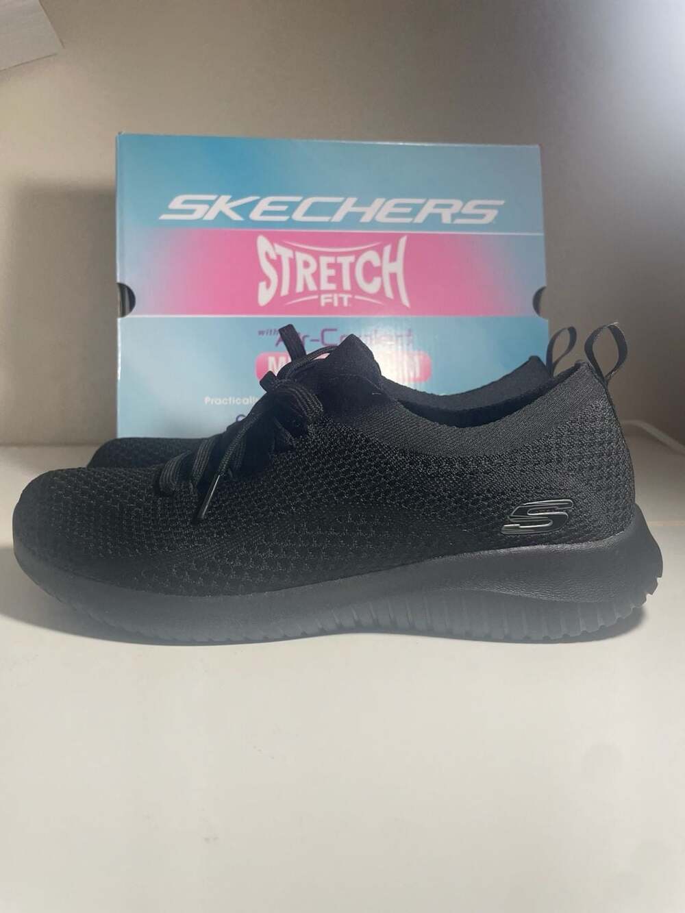 Skechers Ultra Flex Statements Size 10 Black Sneakers